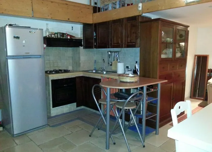 Casa Debora 펜션 오스투니