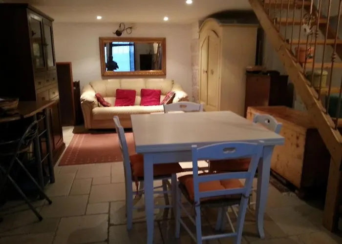 Casa Debora 펜션 오스투니