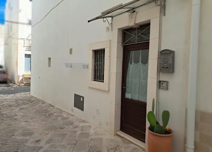 Casa Debora 펜션 오스투니